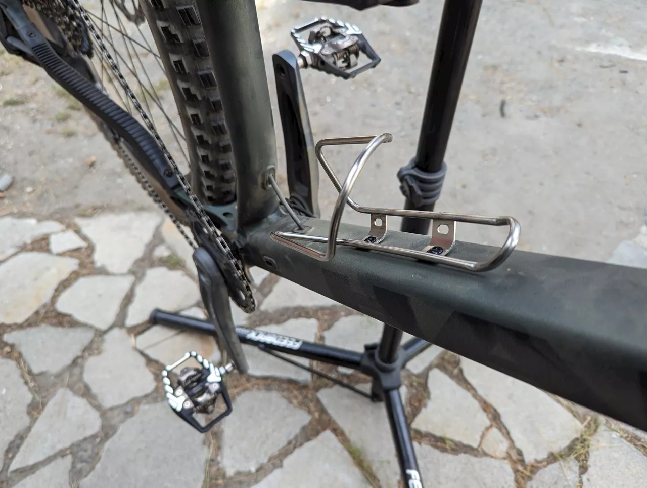 Gettin’ Some on the Side, the King Cage Stainless Steel Side Loader Bottle Cage, a Review