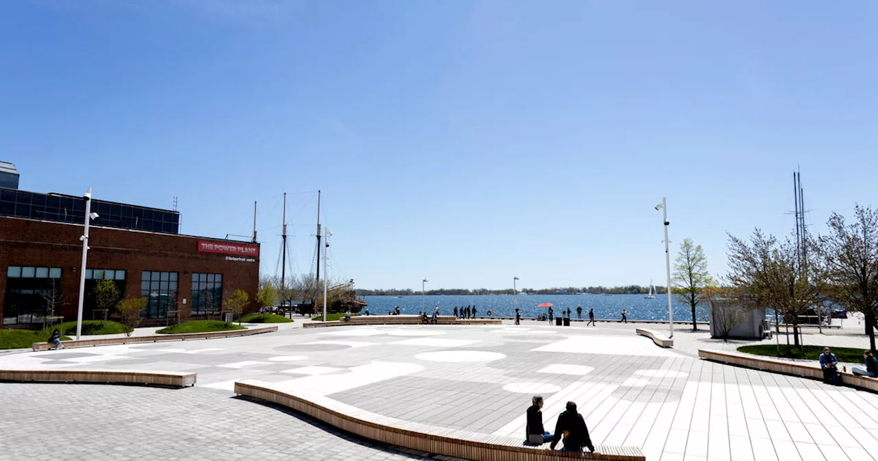 People are complaining about another feature of Toronto's declining waterfront attraction