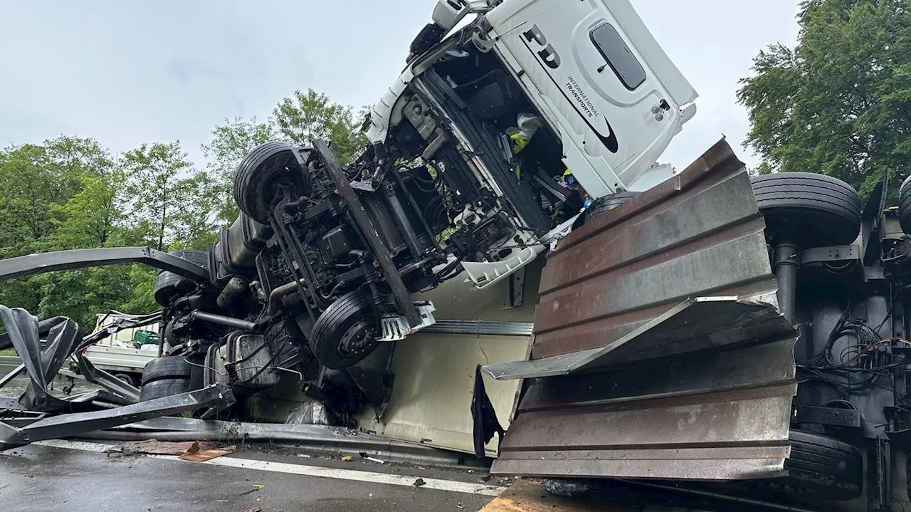 Lkw-Unfall auf A8 am Irschenberg - massive Verkehrsbehinderungen