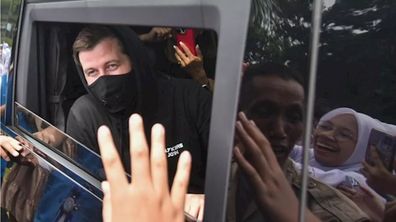 Alan Walker ke Medan, Temui Guru Musik dan Siswa yang Viral