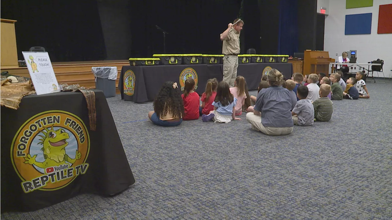 Reptile expert visit elementary school in Lebanon County