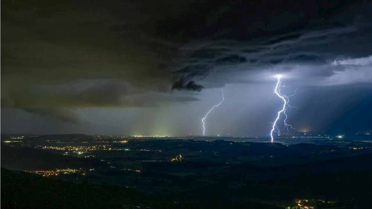 Gewitter und Starkregen: Überflutete Keller und Straßen in Bayern