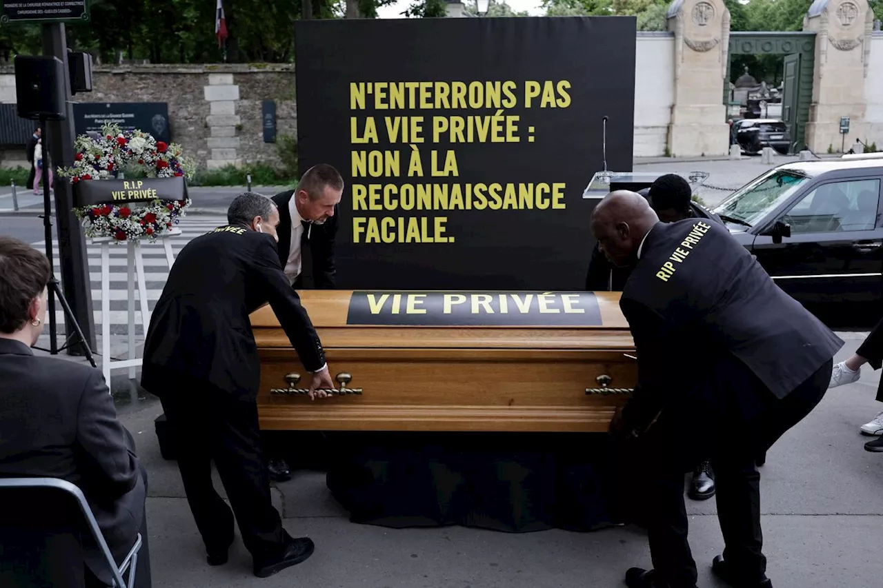 Vidéosurveillance algorithmique: Amnesty enterre symboliquement «la vie privée» au Père-Lachaise