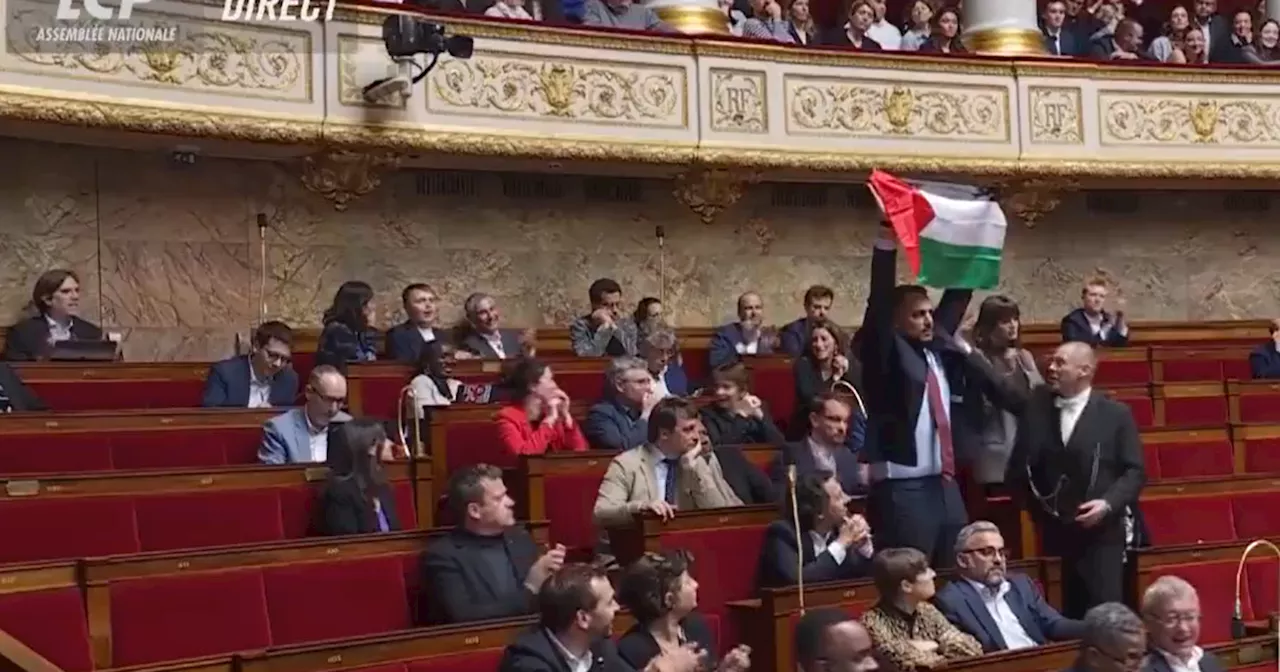 Assemblée nationale : un député LFI brandit un drapeau palestinien dans l’hémicycle