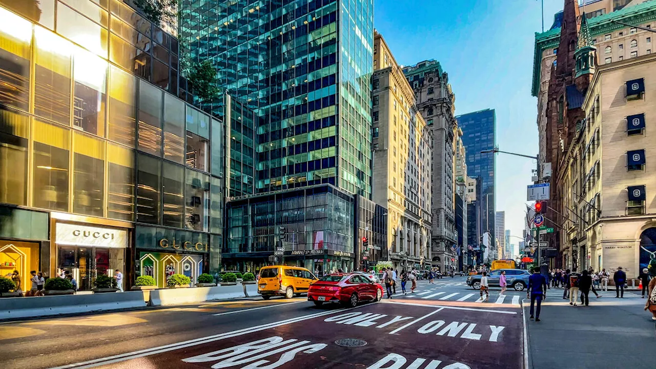 « Réenchanter les Champs-Élysées » : à New York, la 5e Avenue prépare aussi sa transformation