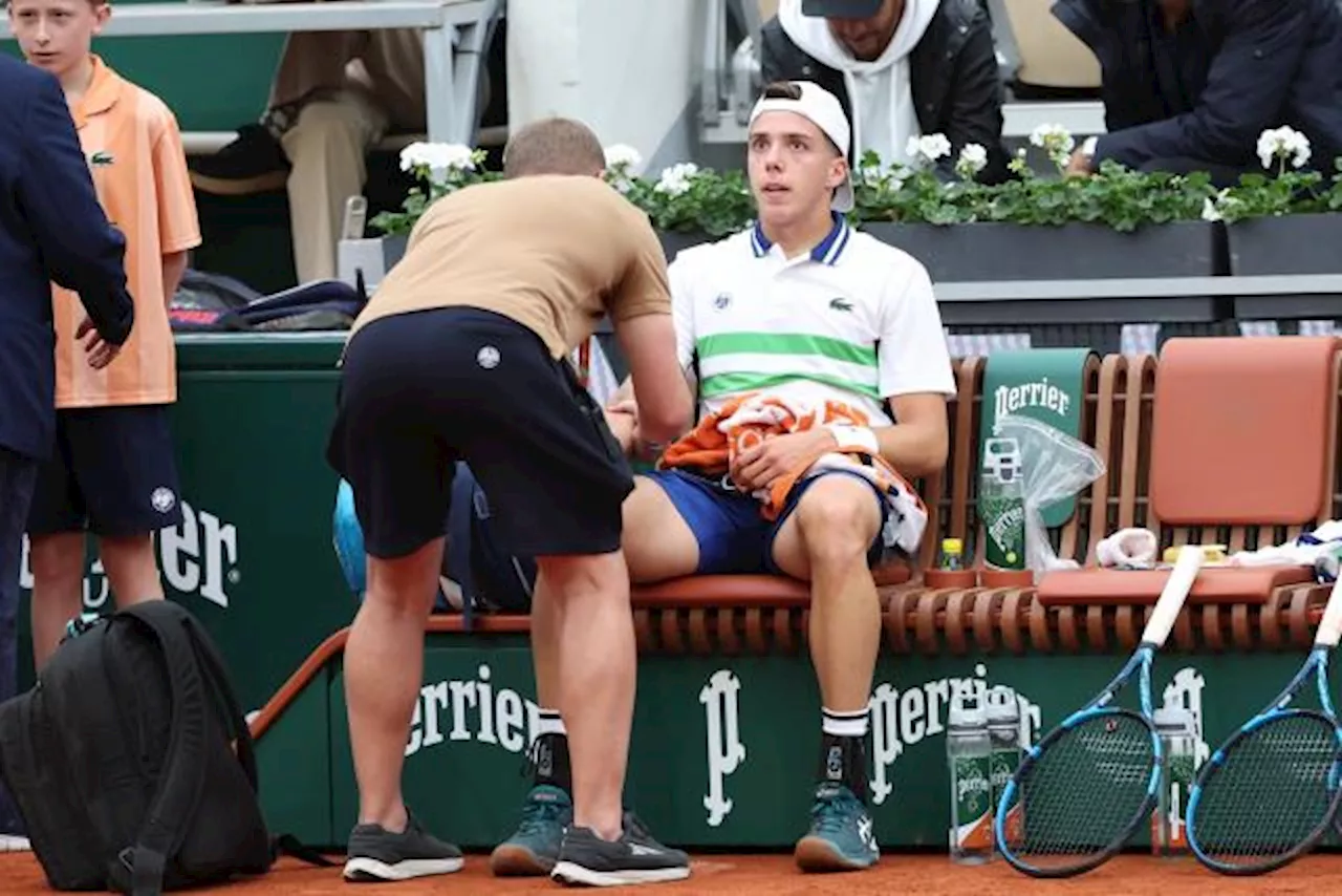 Diminué, Arthur Cazaux s'incline face à Tomas Martin Etcheverry au premier tour de Roland-Garros