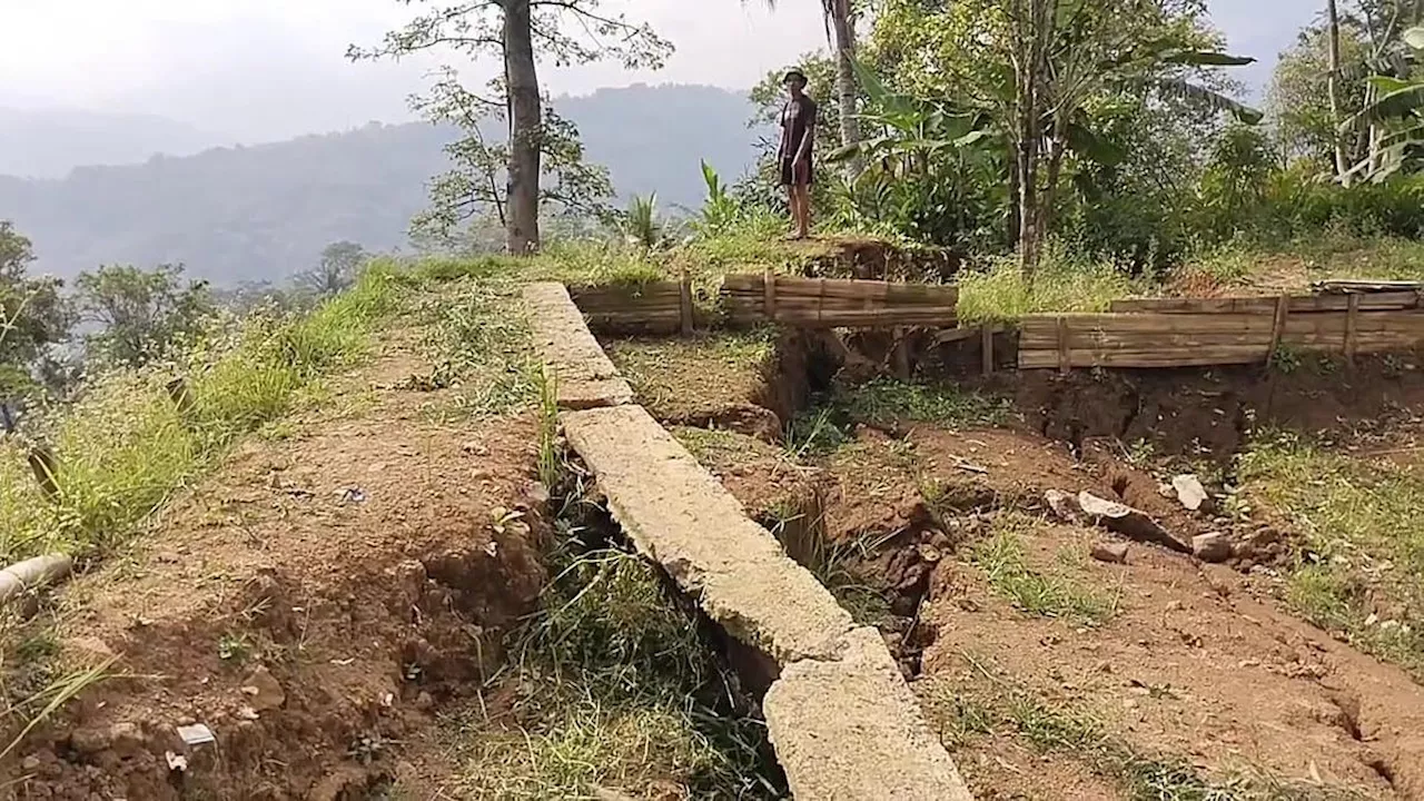 Bencana Tanah Bergerak Semakin Menjadi, Warga Pekenjeng Garut Tagih Janji Relokasi