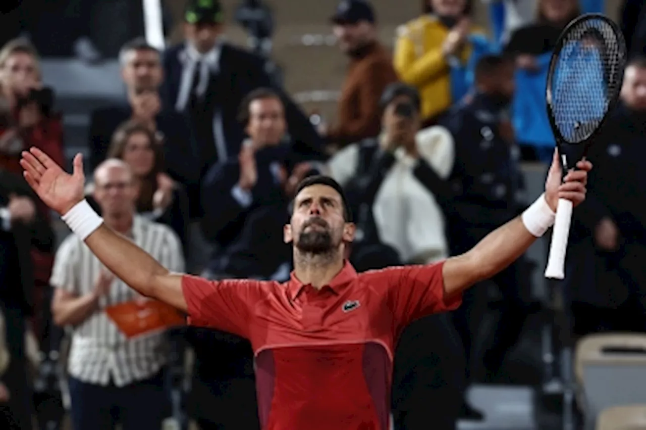 Djokovic shrugs off troubles in winning start at French Open