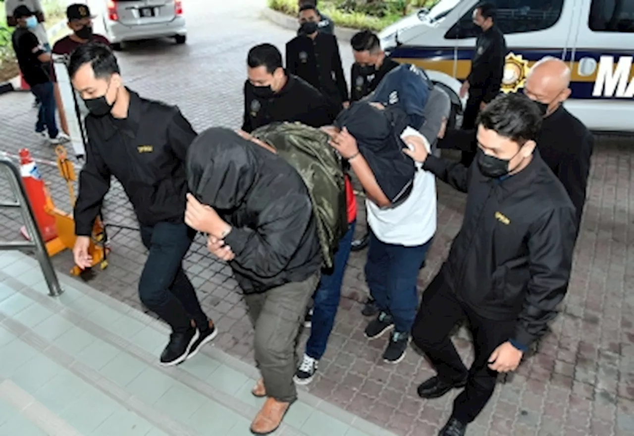 In Shah Alam, four Customs enforcement assistants plead not guilty to accepting bribes