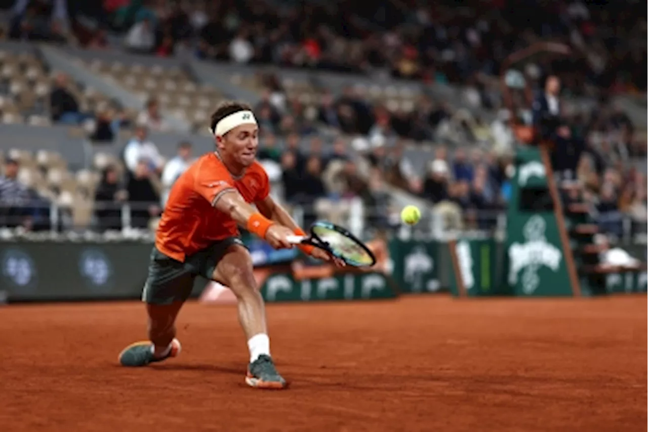 Two-time finalist Ruud makes winning start in quest for French Open title