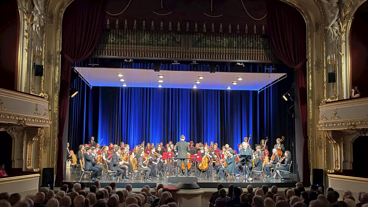 Berndorf: Ein Traum auf der Bühne und ein Wald im Theater