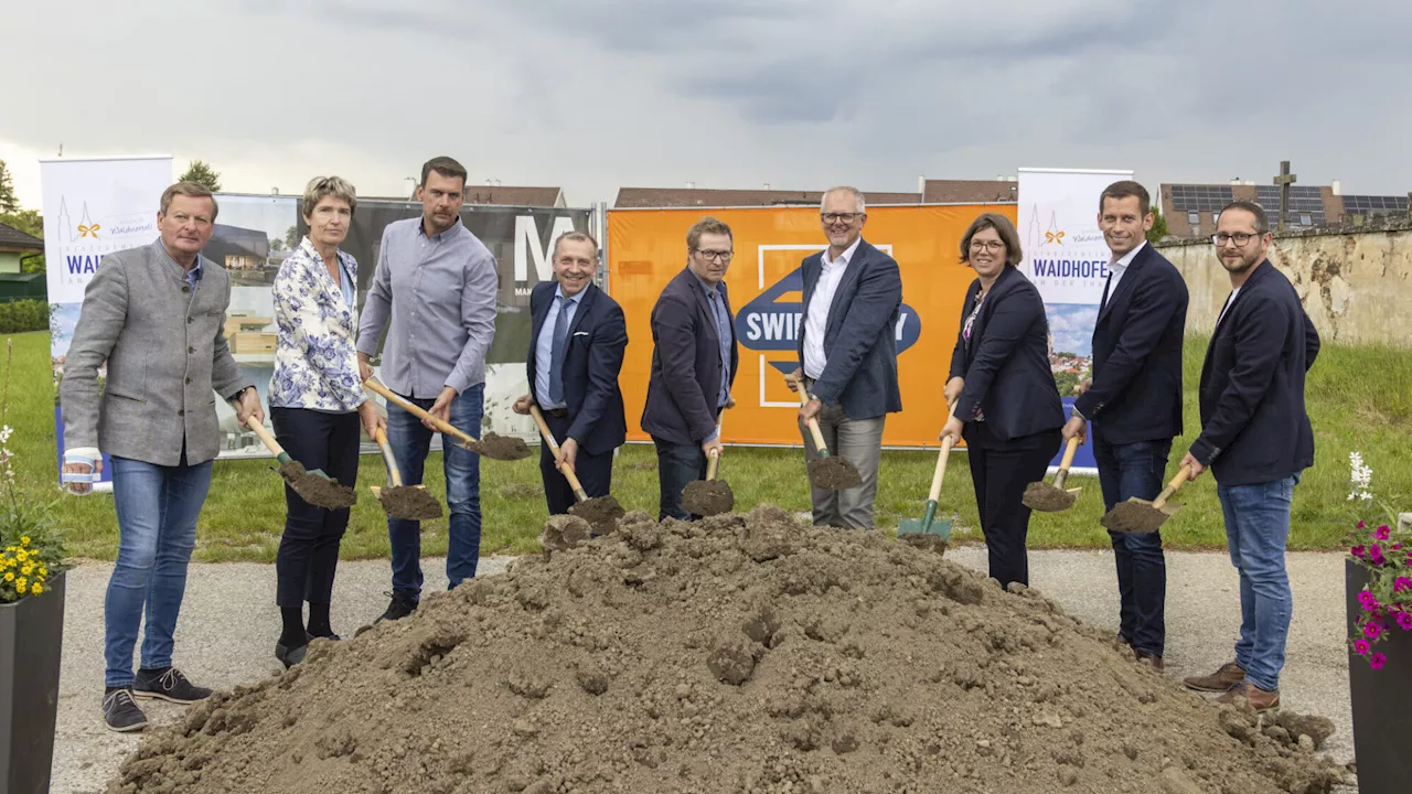 Spatenstich für Verabschiedungshalle am Friedhof in Waidhofen/Thaya