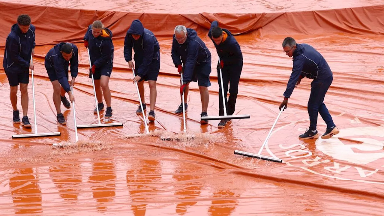 Regen zit Rus en Griekspoor dwars op Roland Garros, Rybakina met gemak door