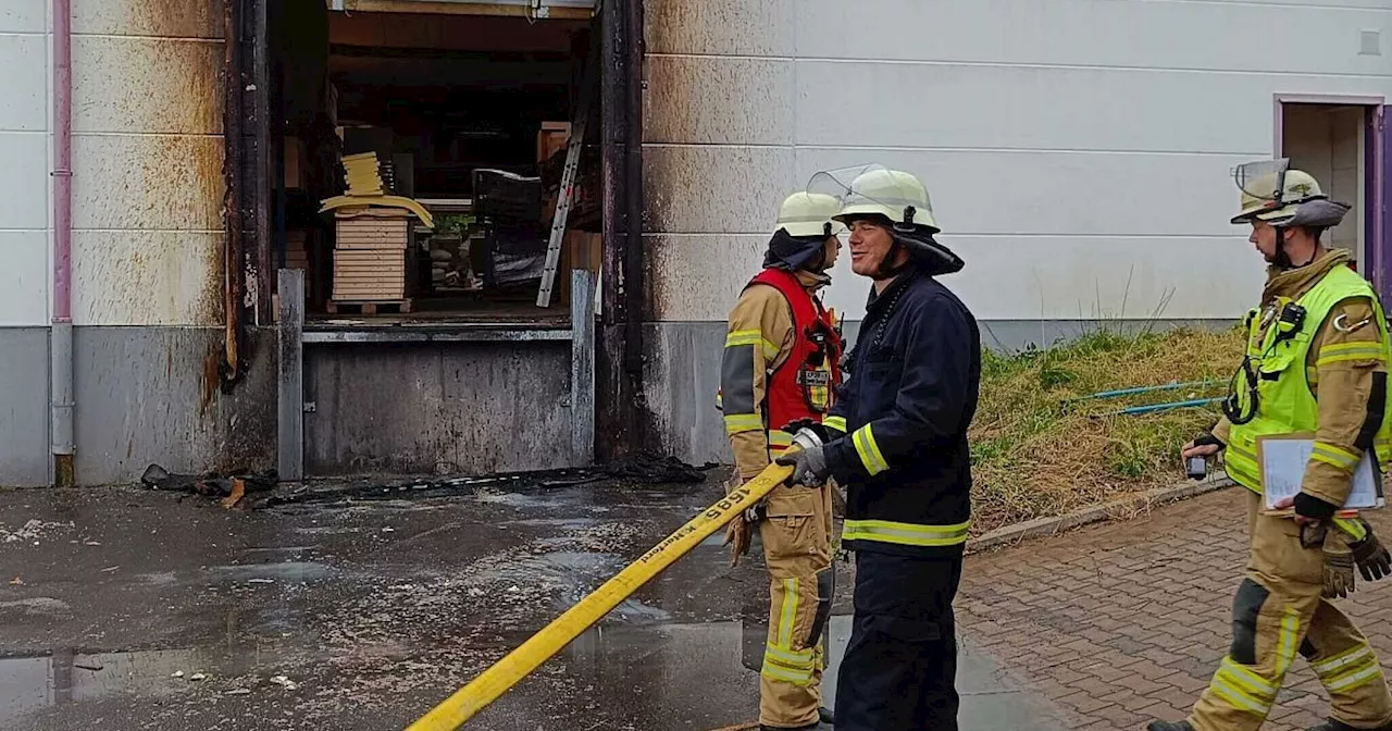 Brand bei Polstermöbel-Hersteller in Spenge - eine Person verletzt