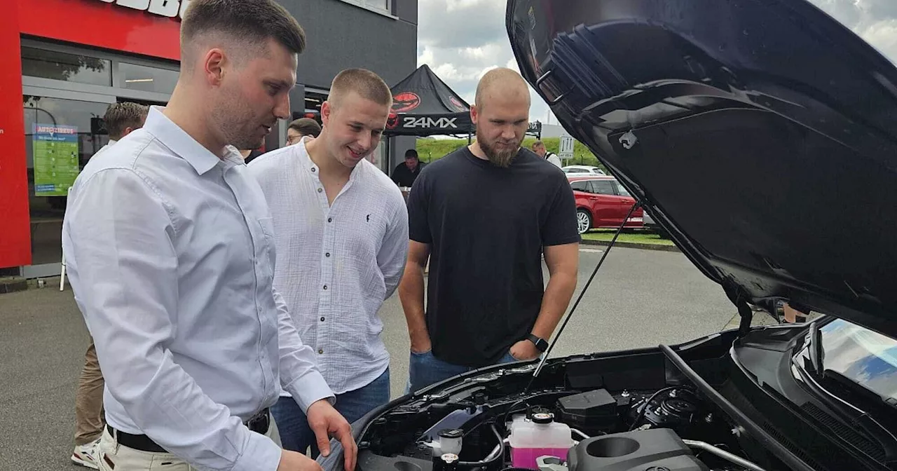 Eine ganze Stadt auf Probefahrt beim Lübbecker Autozirkus