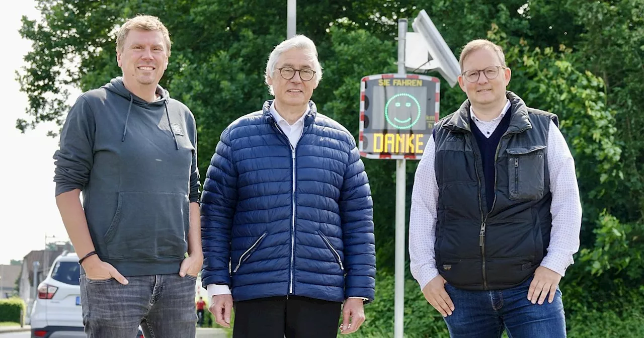 Tempokontrolle vor Altenhagener Grundschule