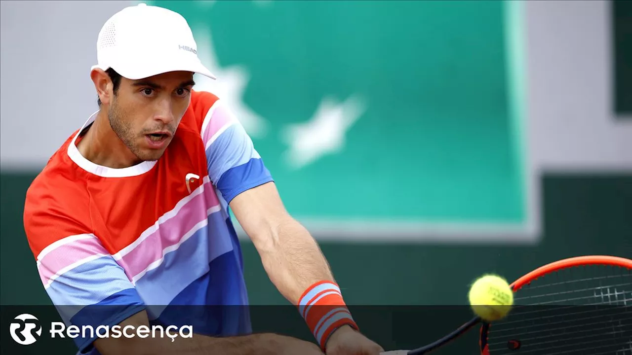 Nuno Borges desperdiça dois 'breaks' e salta fora de Roland Garros à primeira