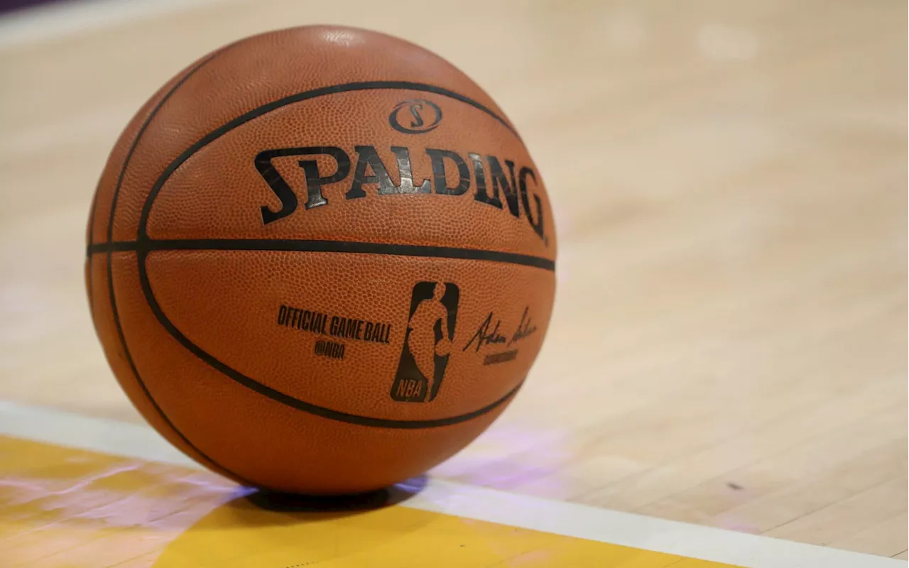 Justiça bate martelo e bloqueia contas de ex-jogador brasileiro da NBA; entenda