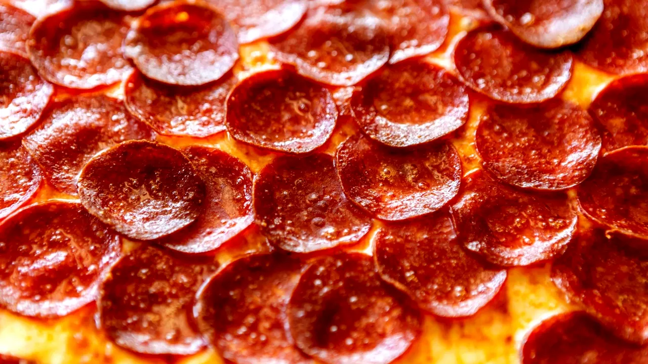 Dagli Stati Uniti ora anche in Italia: storia della pizza pepperoni (che non ha i peperoni)