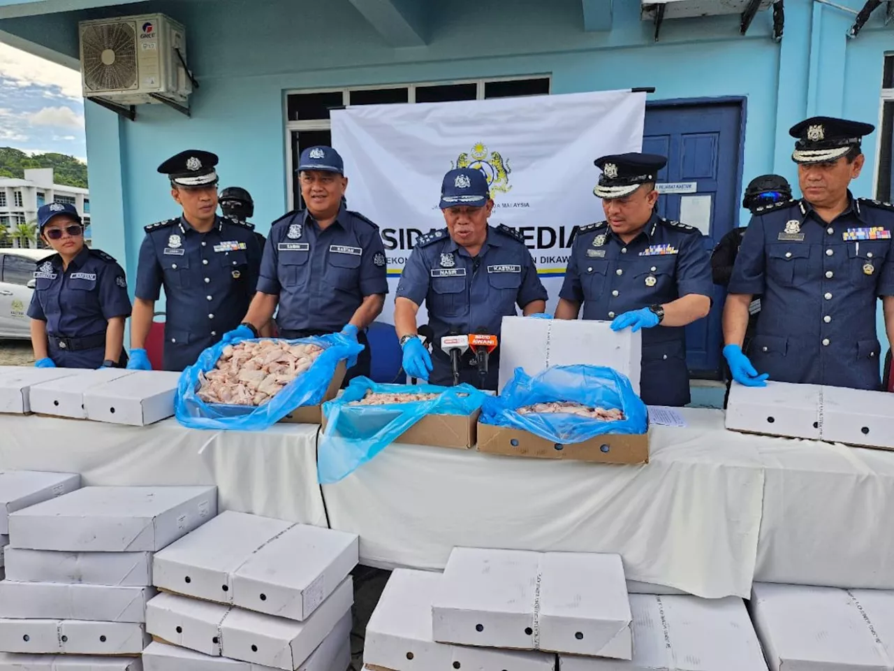 Frozen chicken worth RM2.75mil seized in Sepanggar port