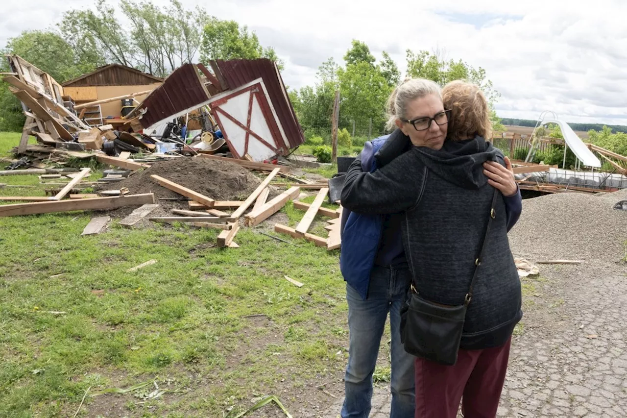 Quebec homeowners recall scramble to safety as tornado touched down west of Montreal