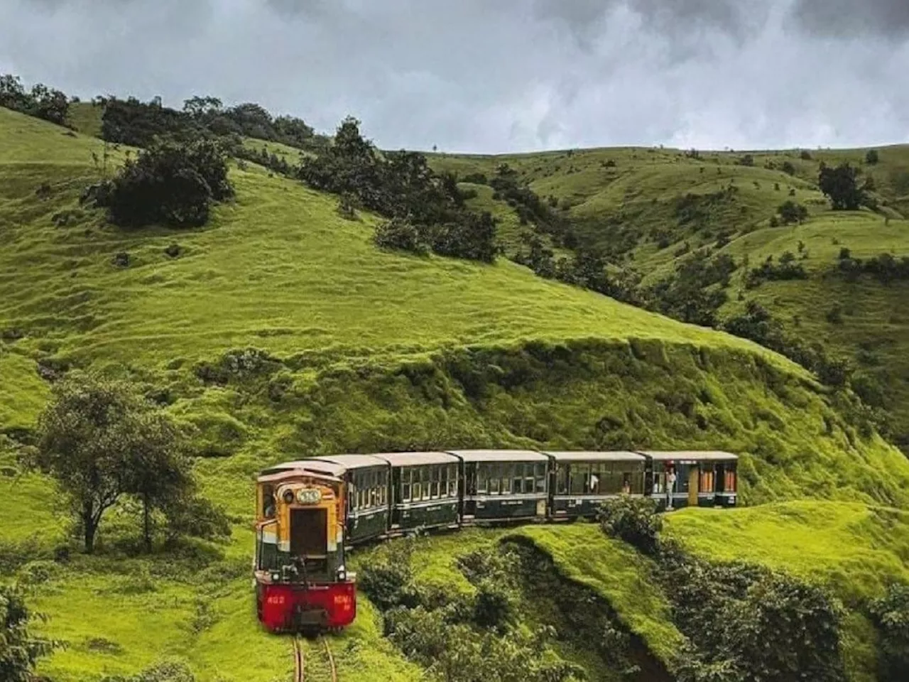 महाराष्ट्रातील सर्वात सुंदर ट्रेन प्रवास; आता सफर नाही केली तर 4 महिने पहावी लागेल वाट