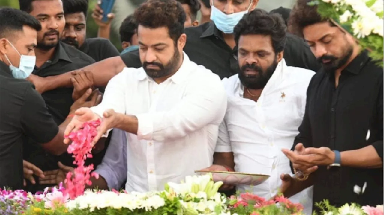 NTR Birth Anniversary: ఎన్టీఆర్ ఘాట్ వద్ద తాతకు నివాళులు అర్పించి జూనియర్ ఎన్టీఆర్, కళ్యాణ్‌ రామ్..