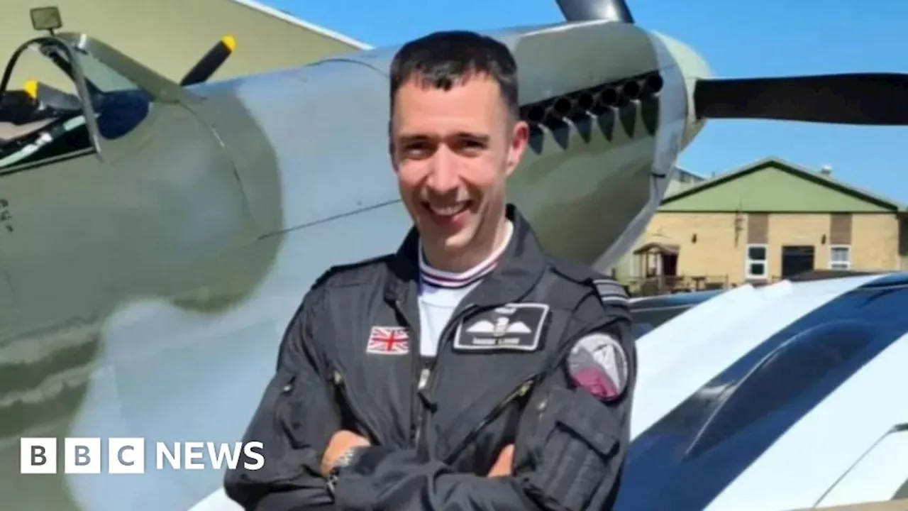 Red Arrows pay tribute to Spitfire crash pilot