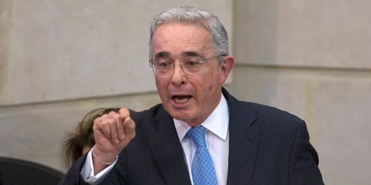 Álvaro Uribe arremete contra Gobierno Petro: “Nos lleva a una salud del tercer mundo”