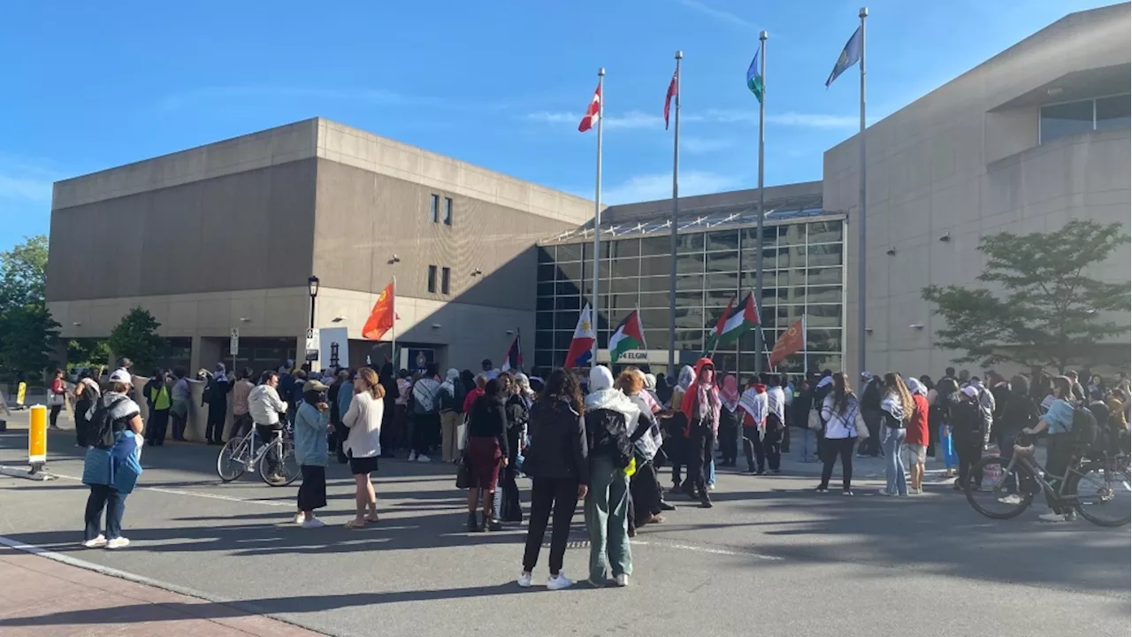 Antiwar protest in Ottawa moves from Parliament Hill to police headquarters