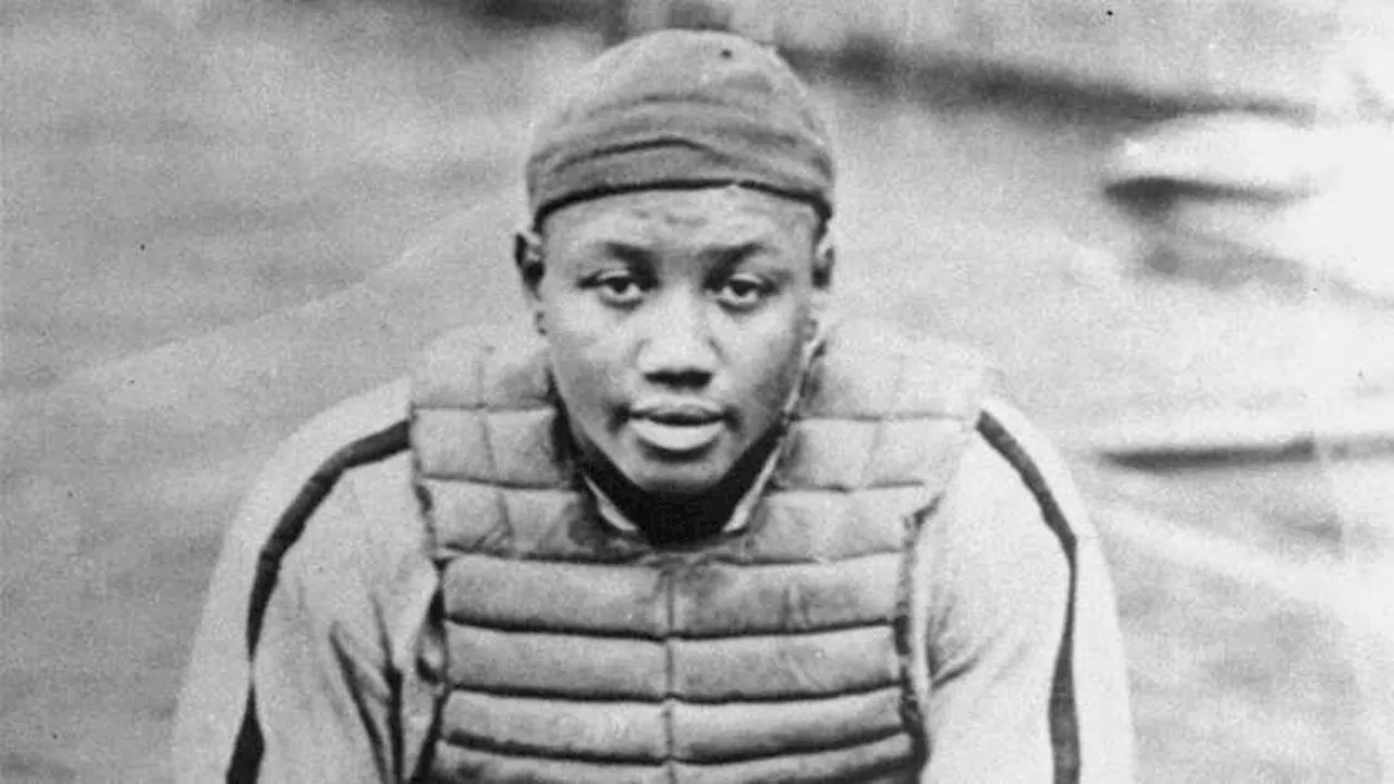 Mixing Negro League, MLB stats reduces baseball history’s grey area