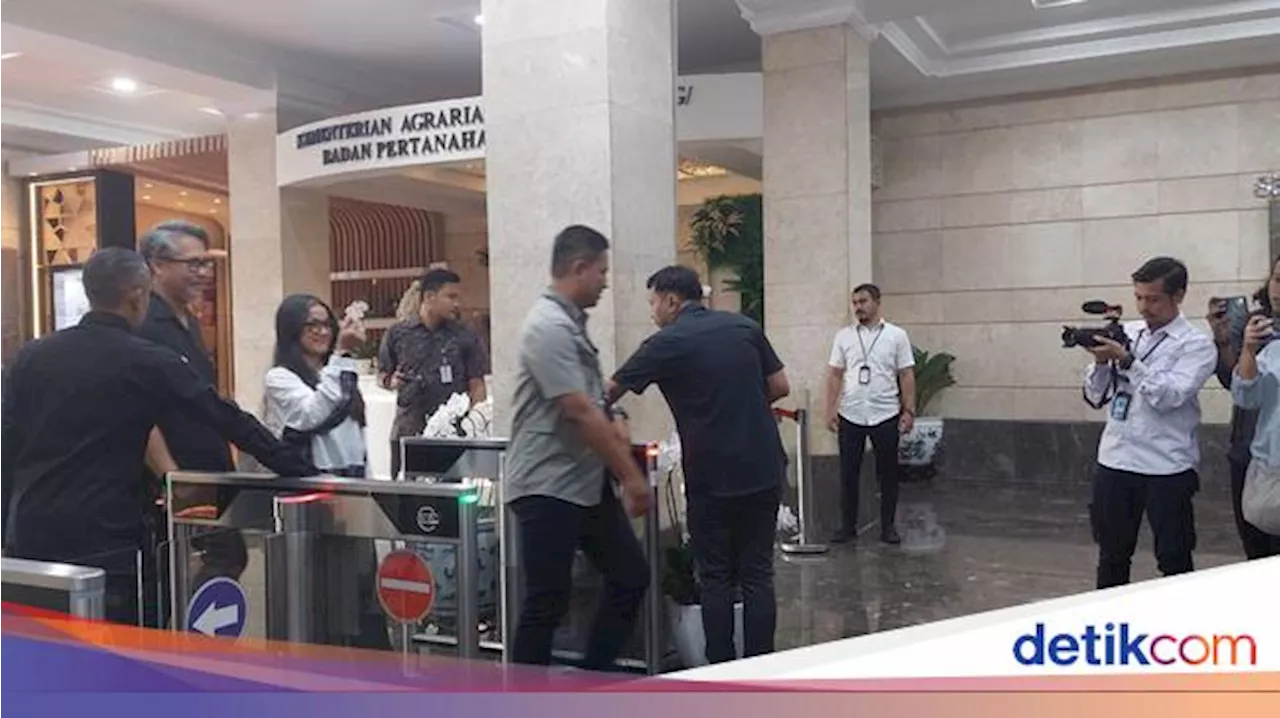 Nirina Zubir Sambangi AHY di Kantor Kementerian ATR, Sebut Ada Kabar Baik