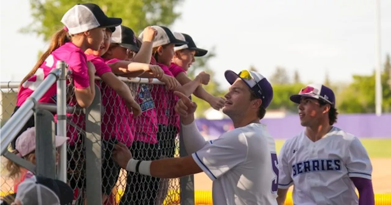 Sold-out crowd greets Saskatoon Berries for first home game in franchise history