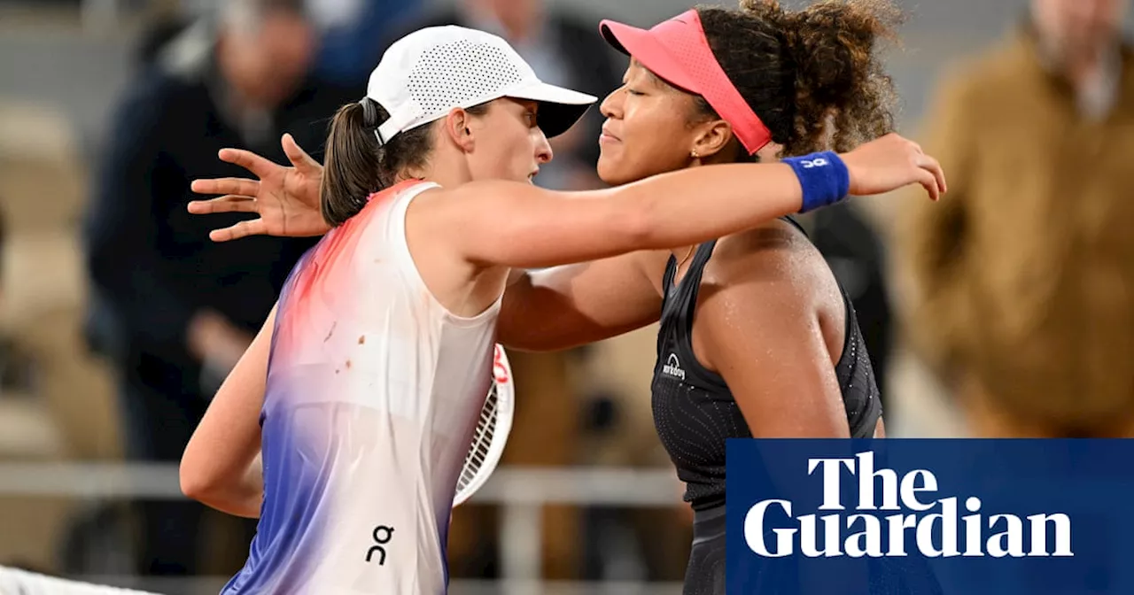 Iga Swiatek digs deep to fend off Naomi Osaka in three-set French Open classic