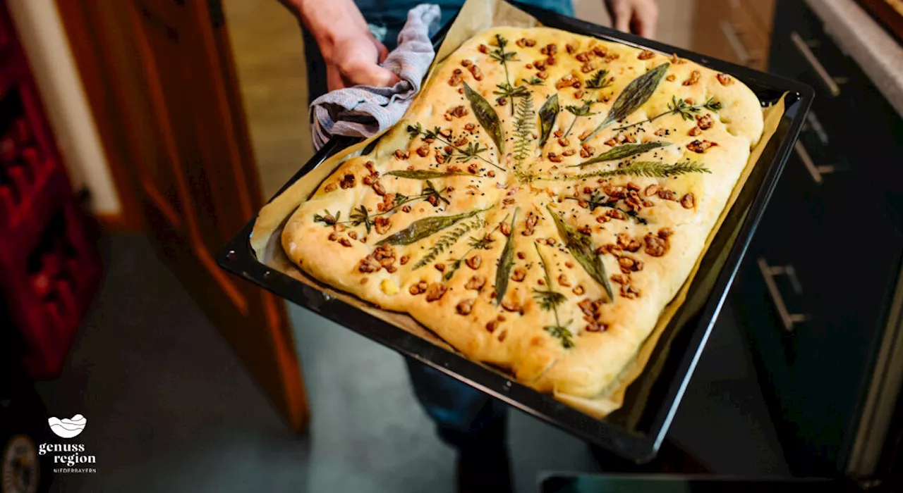 Fluffiges Wildkräutergebildbrot mit leckeren Kräutern