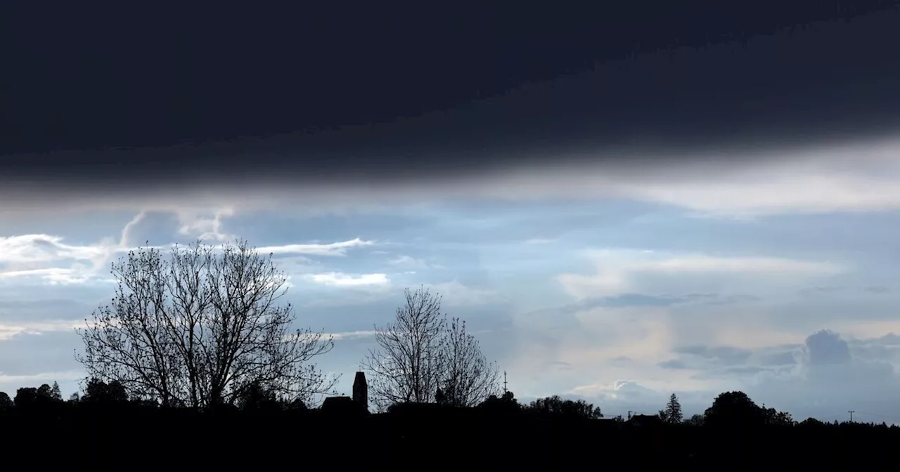 Regen und teils Gewitter am langen Wochenende erwartet