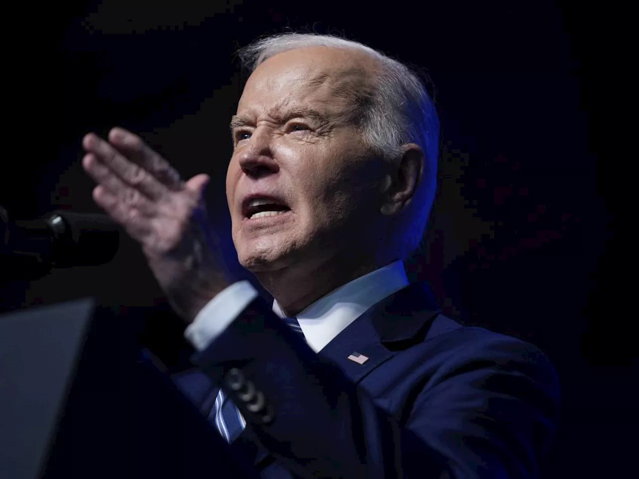 Biden valuta la revoca dei limiti all'uso di armi Usa: potranno colpire la Russia