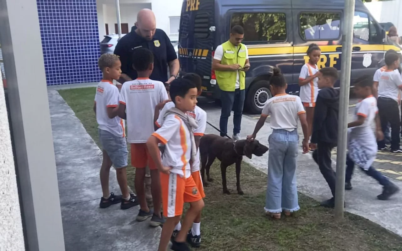 Alunos de escolas municipais de Belford Roxo participam de ações educativas na Superintendência da PRF