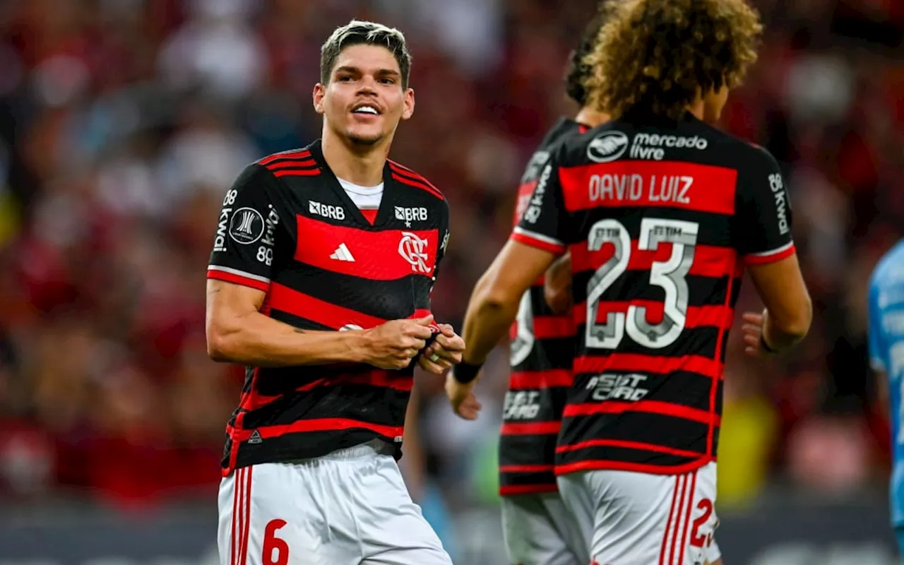 Ayrton Lucas, do Flamengo, sofre lesão muscular na coxa esquerda