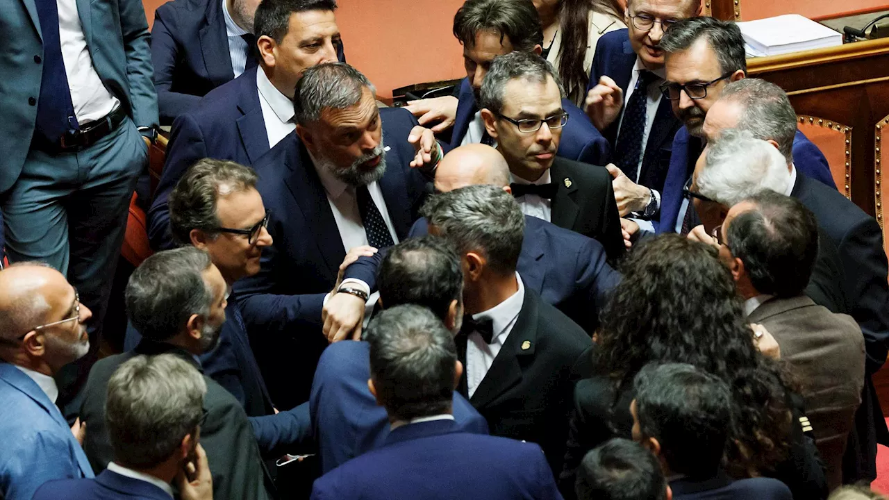 Premierato: rissa sfiorata in Senato, seduta sospesa