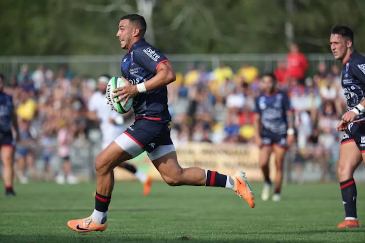 Julien Farnoux (Grenoble) à l'arrière face à Provence Rugby en demi-finales de Pro D2