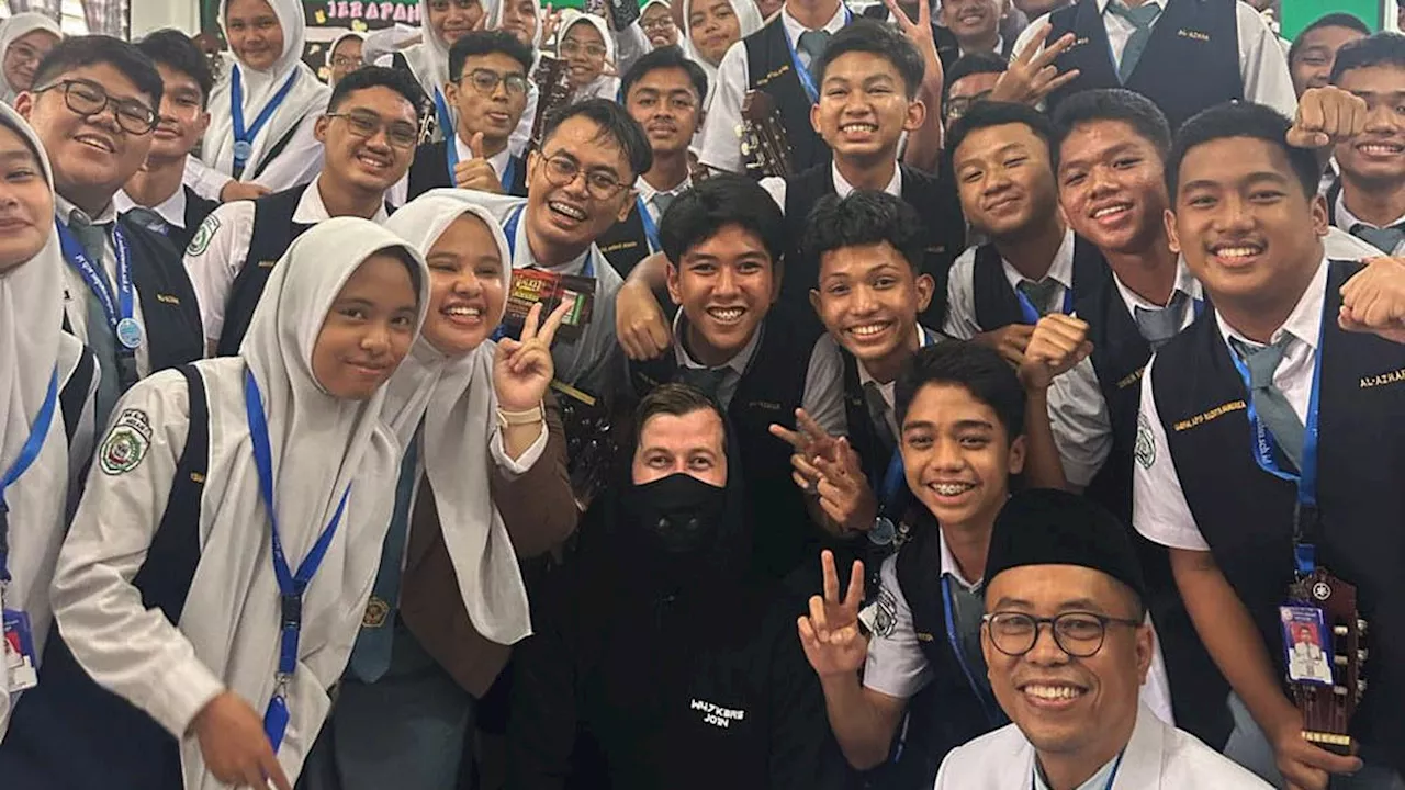 Surprise, Alan Walker Kunjungi Sekolah Al-Azhar Medan Temui Langsung 'Sir Nata' dan Muridnya