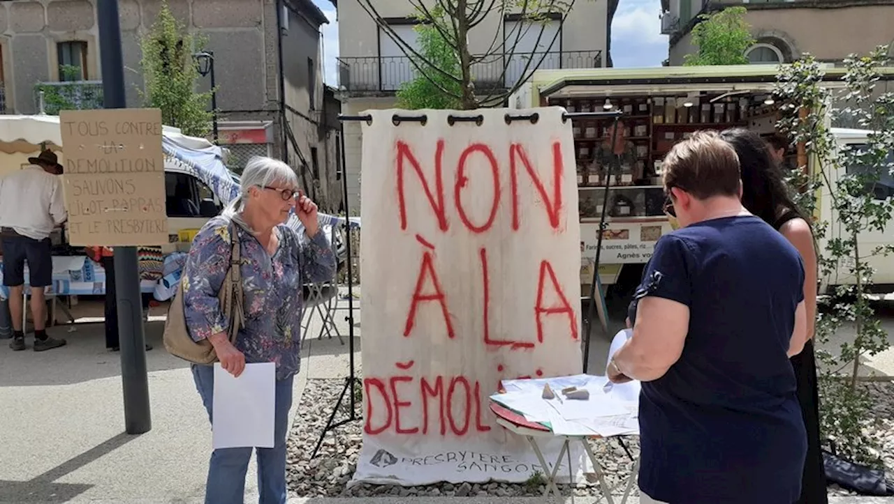 À Saint-André-de-Sangonis, des pancartes et des banderoles contre la démolition du presbytère