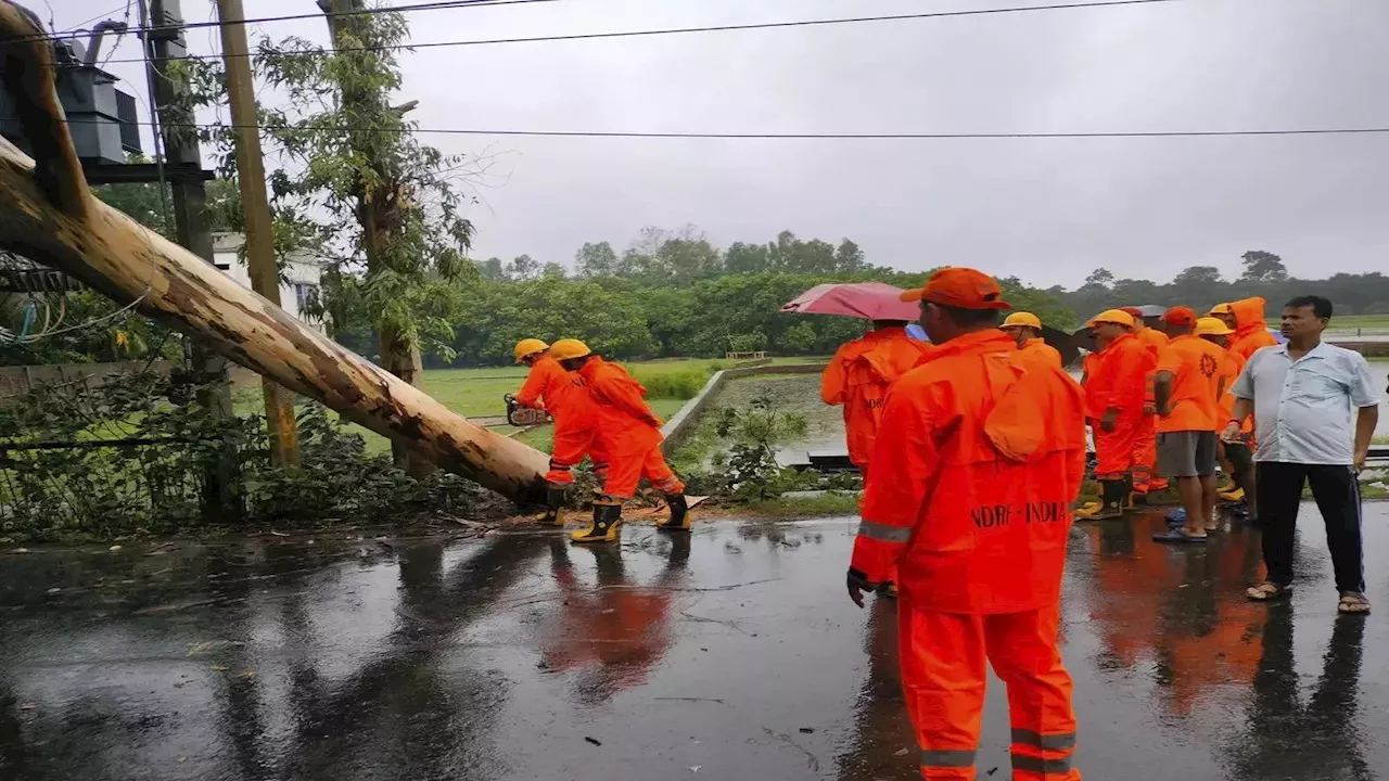 Remal Cyclone: चक्रवात रेमल ने नॉर्थ ईस्ट में मचाया कहर, 33 लोगों की मौत, कई लापता, तलाश जारी