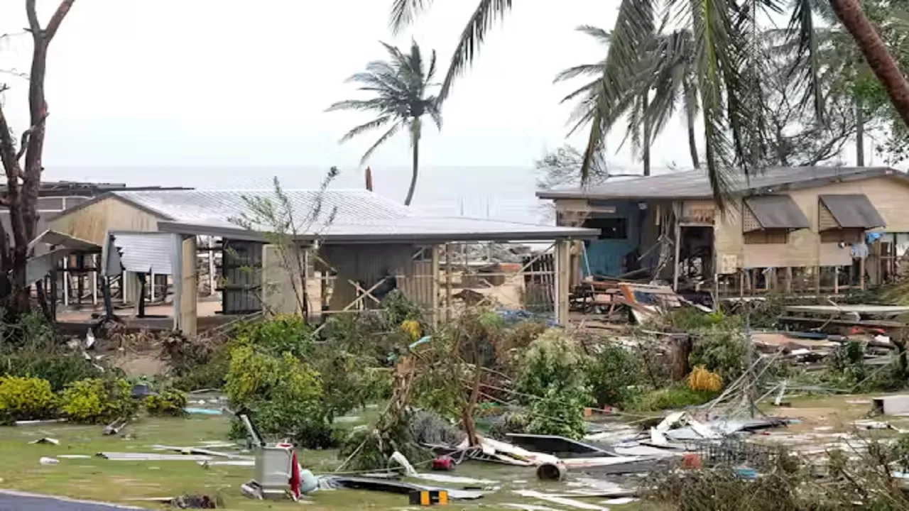 Cyclone Remal: गुजर गया चक्रवात 'रेमल', पीछे छोड़ गया तबाही के निशान, पूर्वोत्तर के राज्यों में गई 37 लोगों की जान