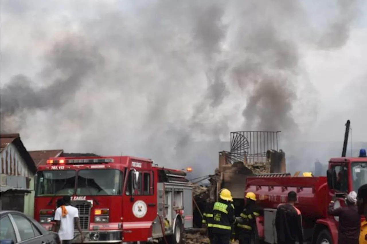 JUST IN: Gas explosion sparks fire in Lagos community, guts over 300 shanties [VIDEO]