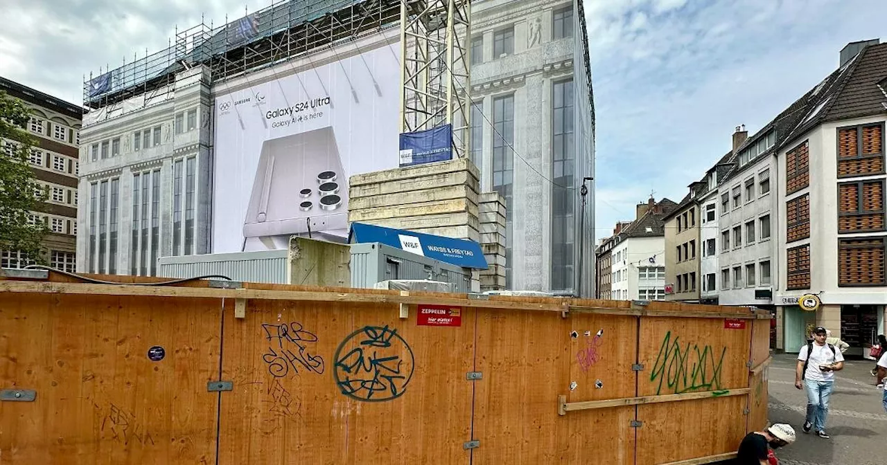 Düsseldorf: Baustelle am Carsch-Haus wird zur Fußball-EM aufgehübscht