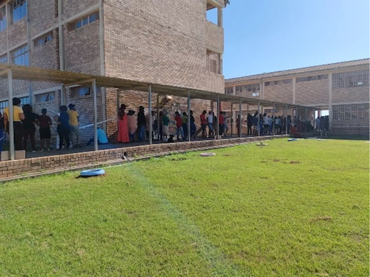 Voters leave Mthatha City Hall following technical glitch - SABC News - Breaking news, special reports,