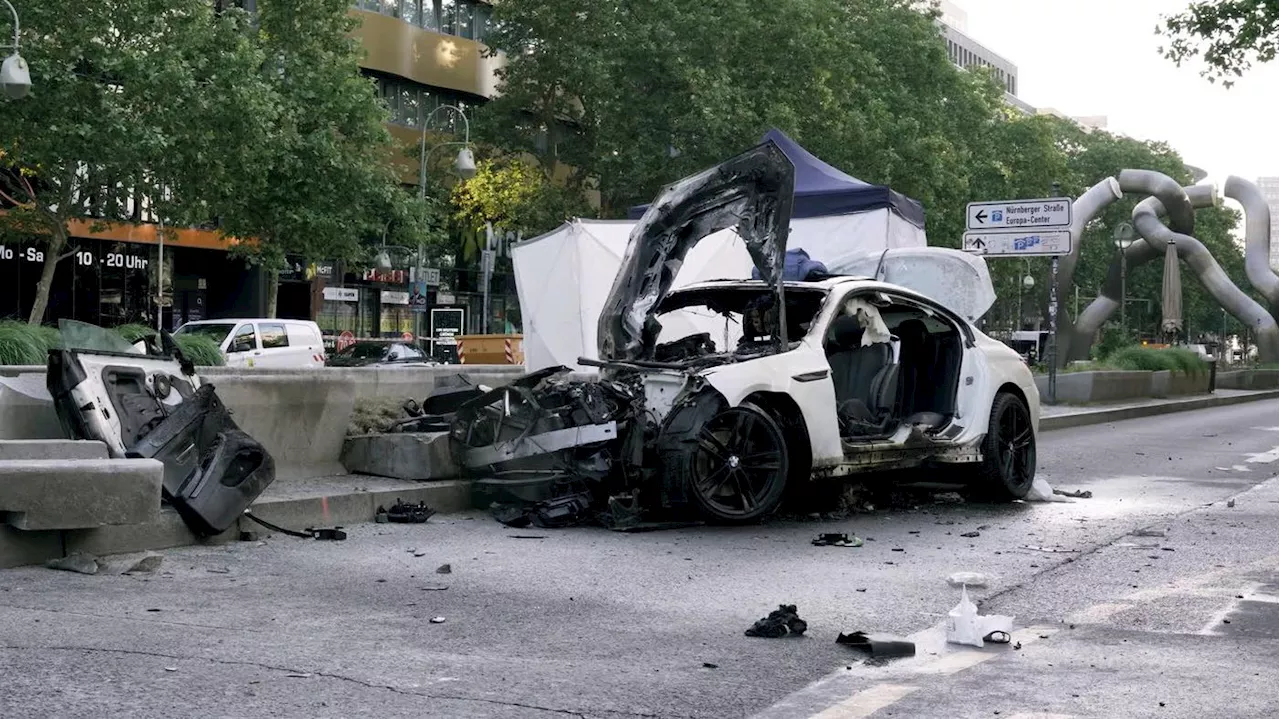 Tödlicher Unfall in Berlin-Charlottenburg: Autofahrer rast gegen Betonmauer – Polizei spricht von „Alleinrennen“