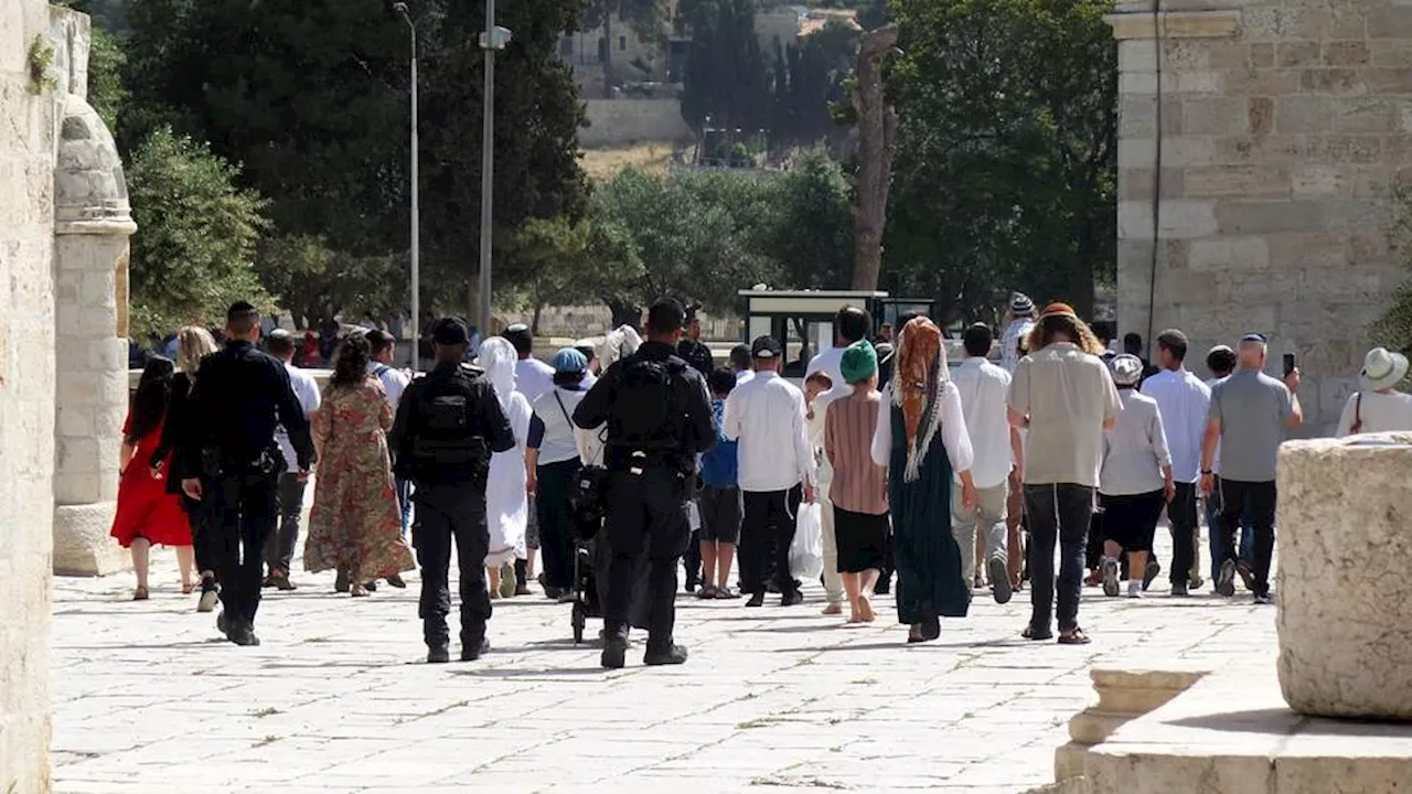 Live blog: Illegal settlers storm Al Aqsa Mosque, perform Talmudic rituals